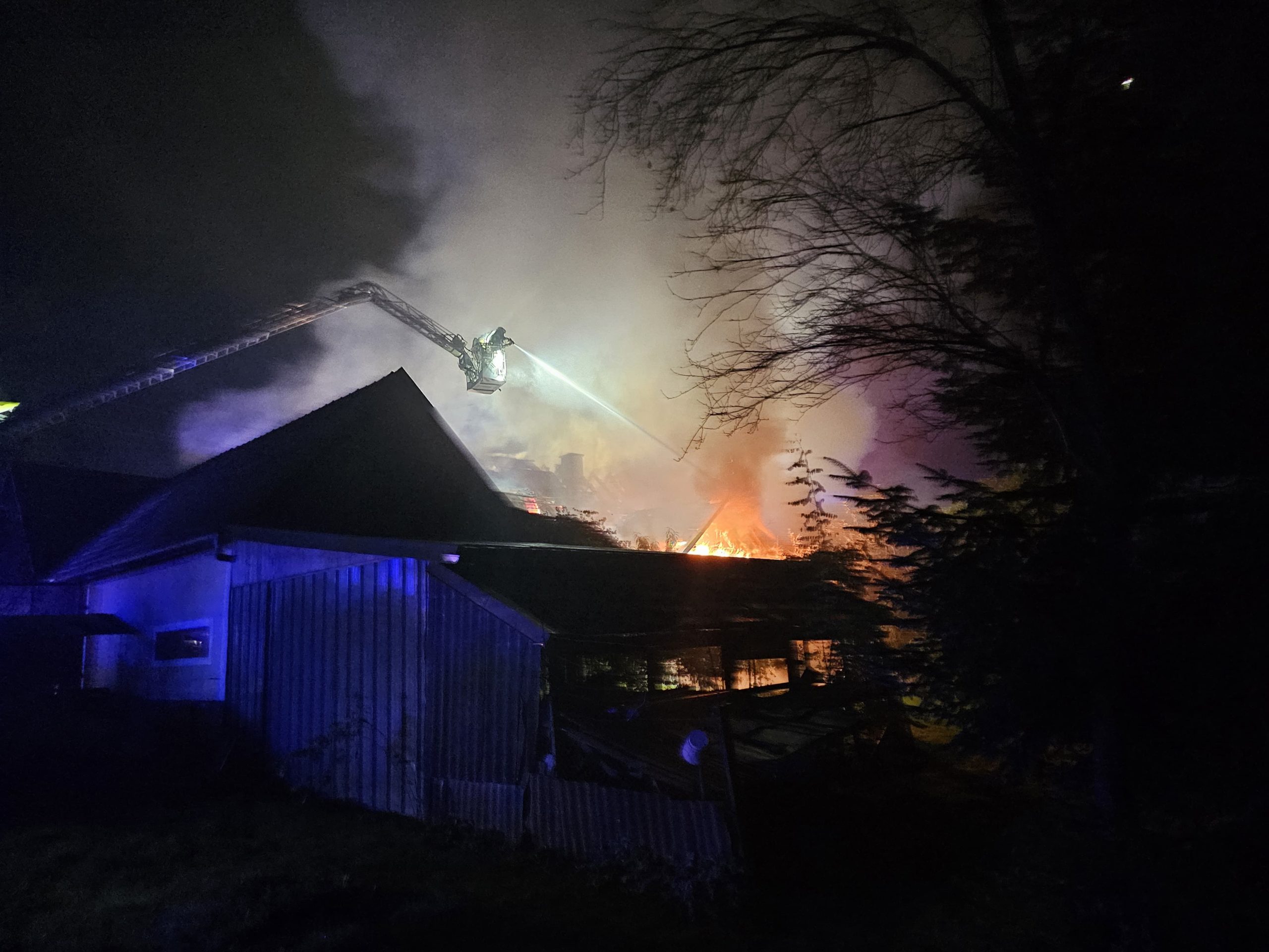 Mehr über den Artikel erfahren Wohnbausbrand in Unterdombach am 10. Oktober 2024