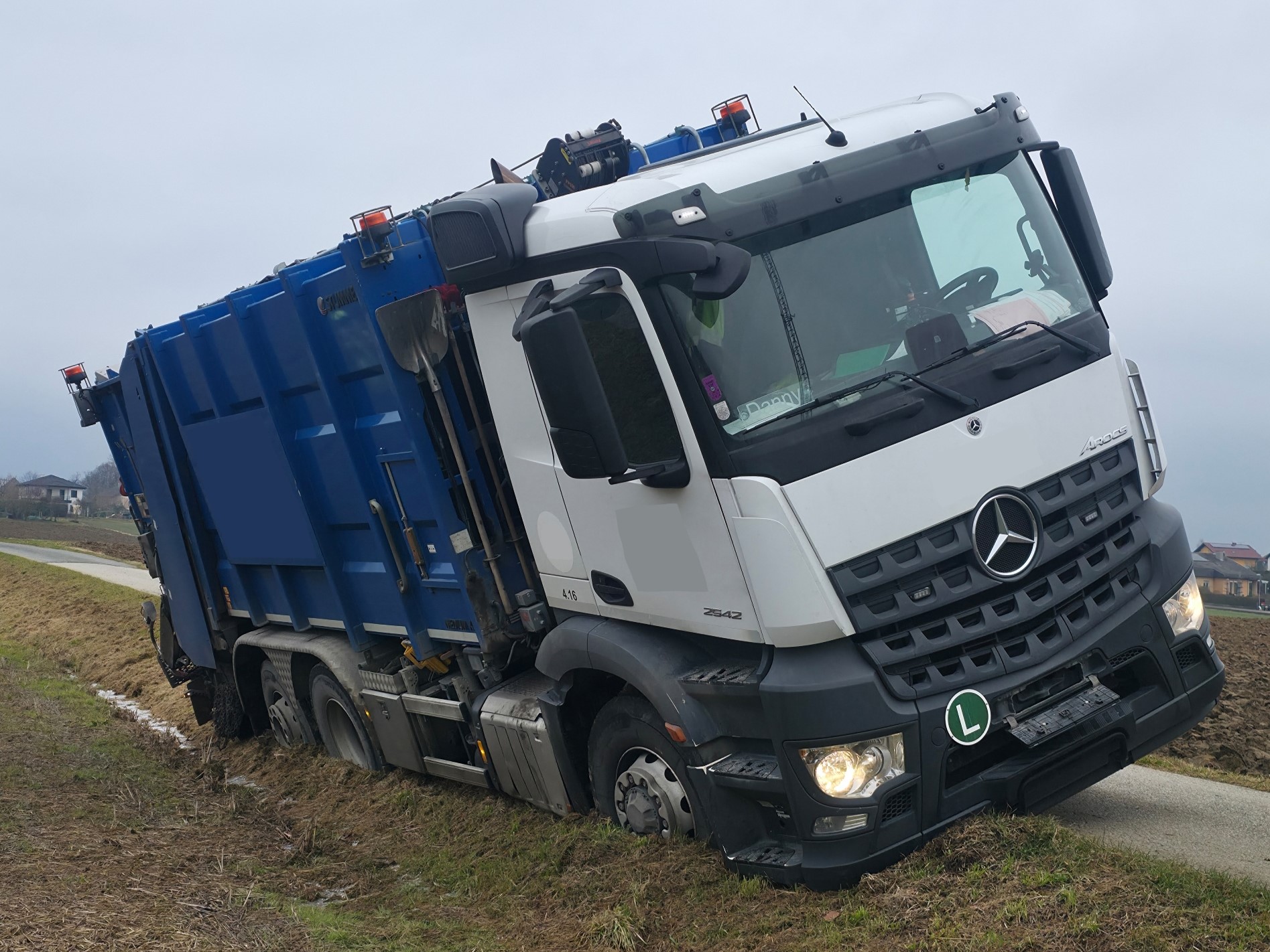 Mehr über den Artikel erfahren LKW-Bergung am 3. Dezember 2025