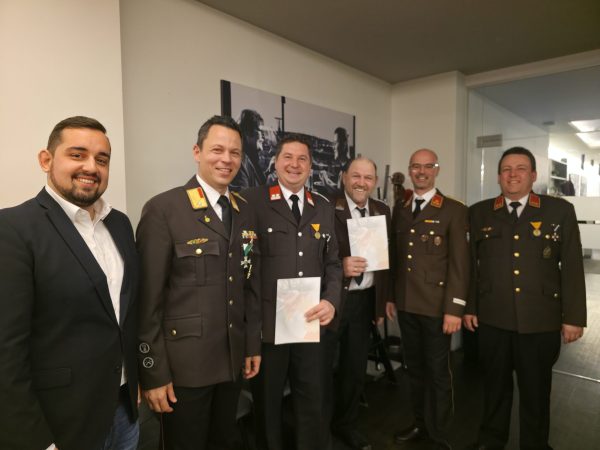 Verdienstzeichen 3. Stufe des LFV: (v.l.n.r) Bürgermeister Andreas Schneider, ABI Stefan Prinz, HLM Franz Moser, HLM Andreas Spörk, HBI Peter Wilfinger, OBI Hermann Pack