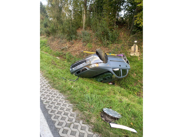 Fahrzeugbergung8Okt25Bild5_quer_bearb.jpg