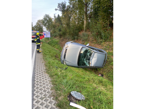 Fahrzeugbergung8Okt25Bild6_quer_bearb.jpg